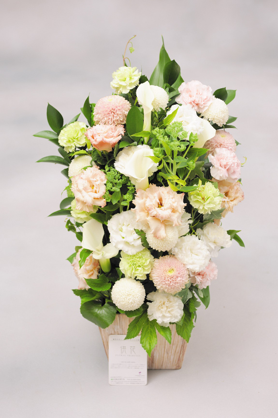 <p>○回忌など、お亡くなりなってからの法事や法要などで、祭壇や仏壇にお供えいただけるお花としてご利用ください。</p>