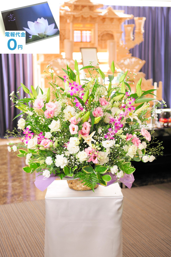 ピンクのお花をアクセントにして可愛らしくお仕立てした「供花アレンジメント（洋花・2色指定・２万円コース）」は、1.5万円の標準クラスに比べ、花材のボリュームを大幅アップした供花です。
