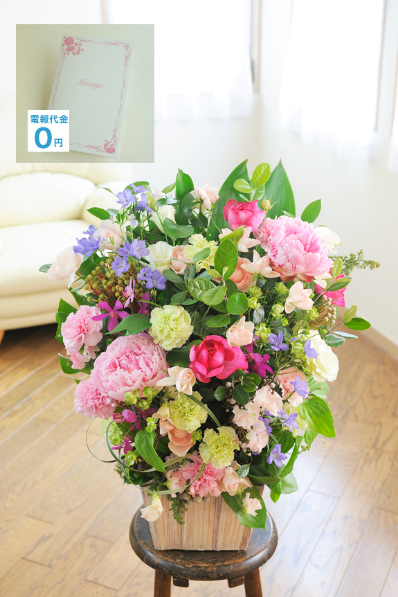 ピンク系のお花は季節を選ばず、通年通して人気があるお花の一つです。可愛らしさ・キュートさから、特に女性への御祝い花と人気がございます。