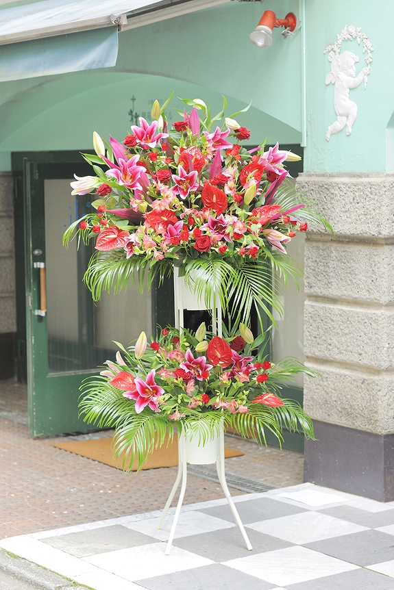 <p>2色指定はお届けする店舗やイベントのおおまかな感じがわかれば、1色指定に比べマッチさせすいのが特徴です。</p>