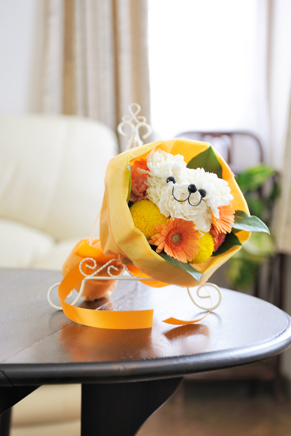 <p>花から生まれた｢ハナクマ」は、とってもキュートなクマちゃんのフラワーアレンジメント！</p>