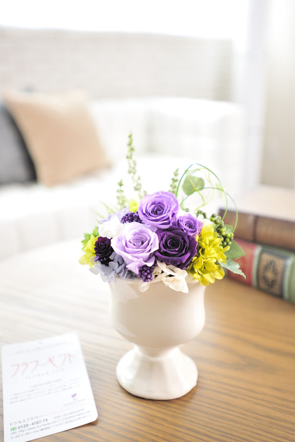 枯れないお花プリザーブドフラワーはお手入れも簡単です。