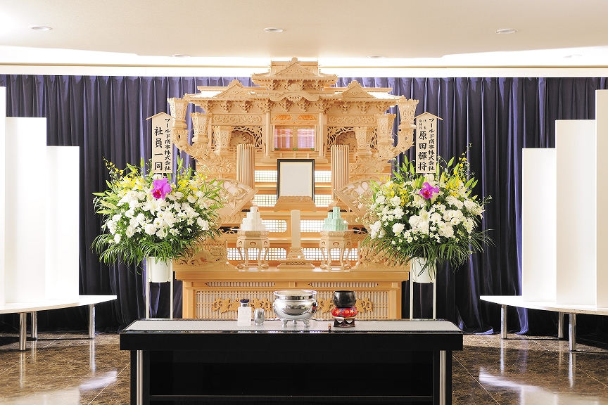 2万円の洋花タイプを２基セット（対）にした供花スタンド商品です。