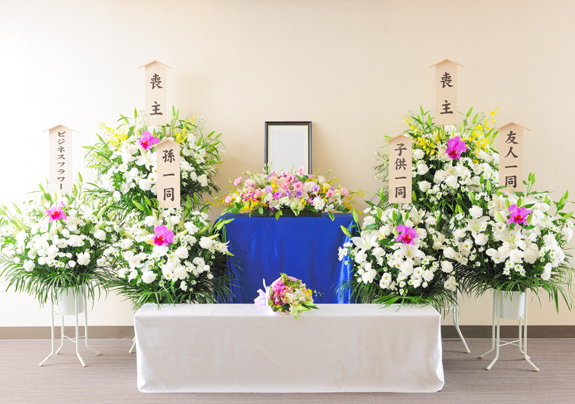 親族だけでの家族葬やお別れ会・法事などにご利用頂く供花のセット商品です