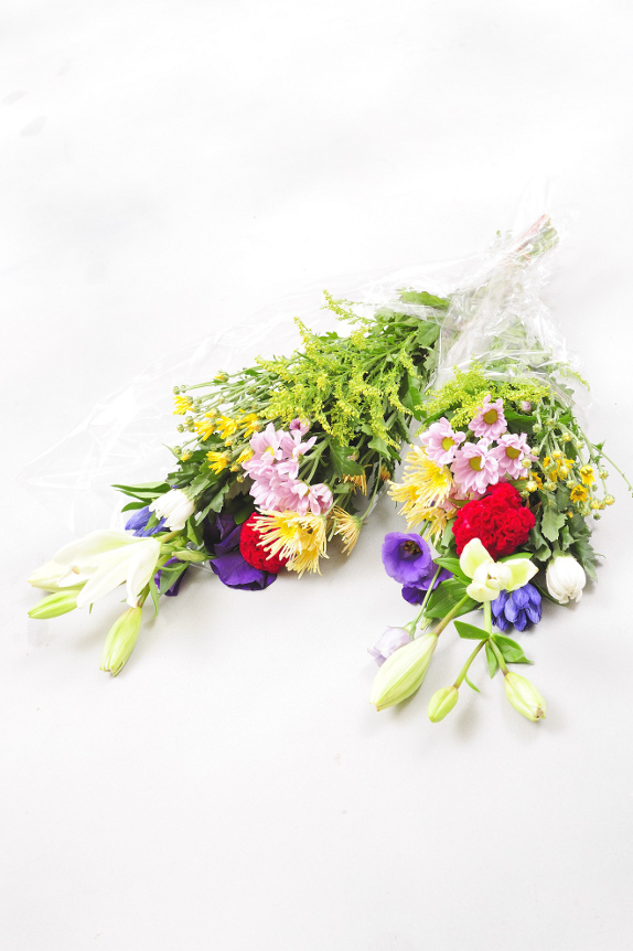 <p>お時間がなくてお供え花を買いに行けない場合、ご自身のお手元にお届け後ご持参されたり、
お届け先に直送したりなど便利に花束をお求めになれます。</p>