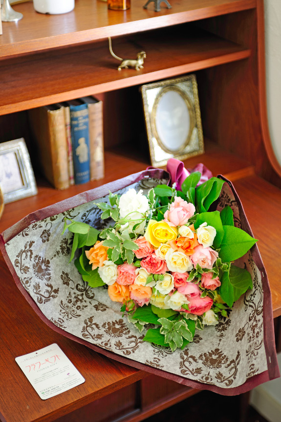 鮮度が良くフラワーショップよりも香りが強い薔薇（バラ）は生産者からの産直品だから実現できるビジネスフラワーオリジナルの商品です。