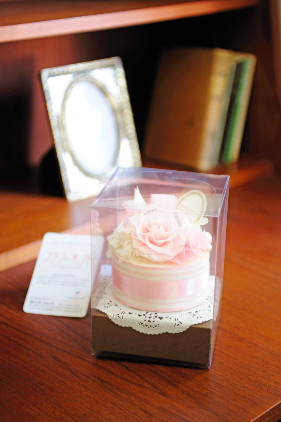 <p>こちらの商品は写真のようなクリアボックスで梱包いたしますので、このまま飾っていただいてもＯＫです。</p>