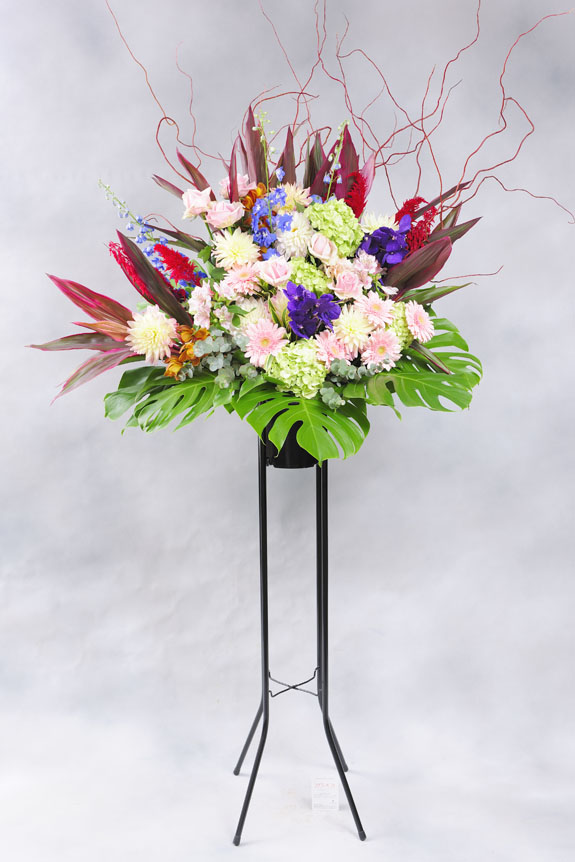 <p>並ぶ他のスタンド花に差を付けられるハイセンスな一品。</p>