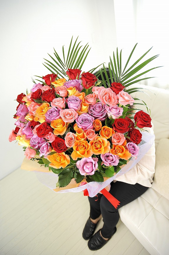 特大！！高級バラ100本をお色ミックスで花束にしました。