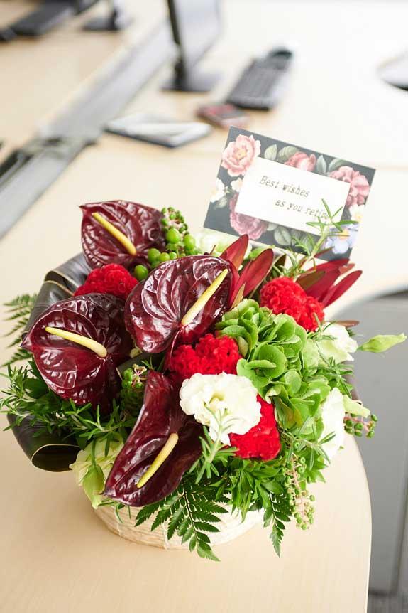 デザイナーの特徴がよく出たお花が特徴のスタイリッシュなデザイナーズアレンジメントフラワーです。
