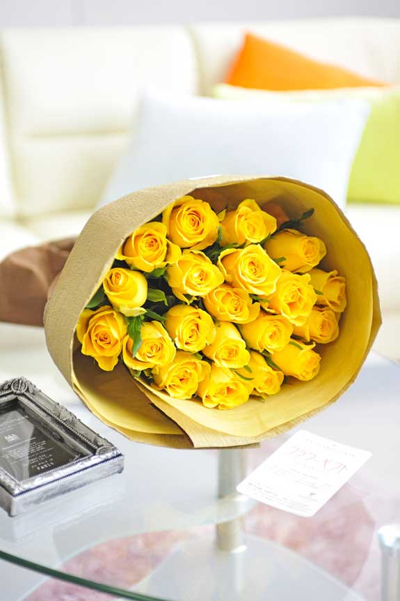 明るく爽やか、誕生日、結婚、長寿、新築、退職などのお祝い事にオススメの黄色バラの花束・ブーケです。