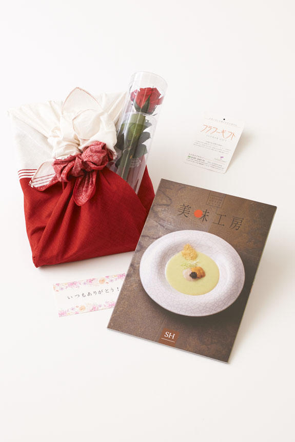 <p>ステムローズとグルメカタログギフト（Best Gourmet/BG021ピレネー）風呂敷（華包み）にはメッセージカードをお付けすることが可能です。</p>