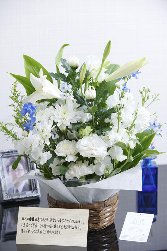 淡いカラーが主張しすぎず、供花、お悔やみ花としてお薦めしたアレンジメントフラワーです。
