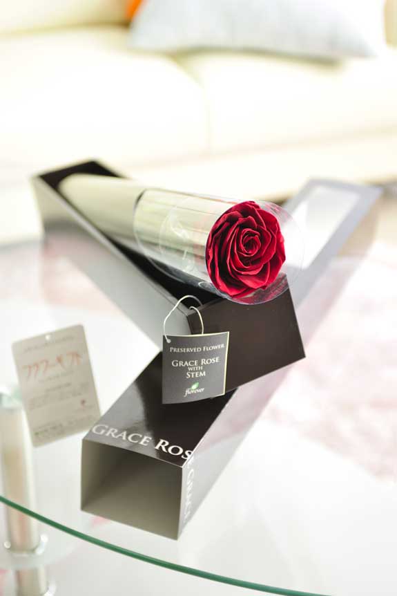 プリザーブドフラワーLuxury Rose（ワイン）は各種お祝い事の簡単なフラワーギフトや贈り物にオススメです。