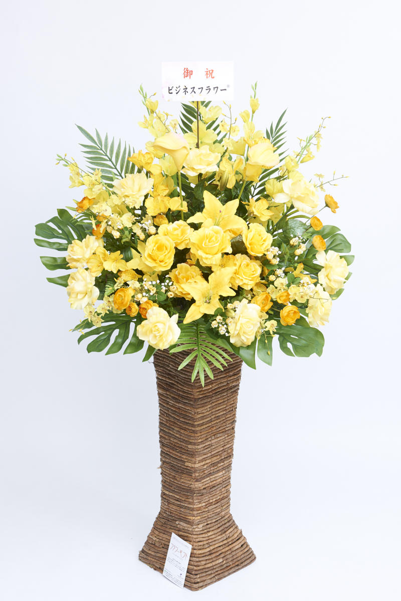<p>造花アート・スタンド花　スクエアスタンドL（おまかせ）には、無料で立札（木札）をお付けすることが可能です。</p>