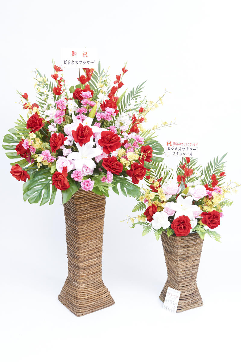 <p>造花アート・スタンド花　スクエアスタンドSLセット（おまかせ）には、無料で立札（木札）をお付けすることが可能です。</p>