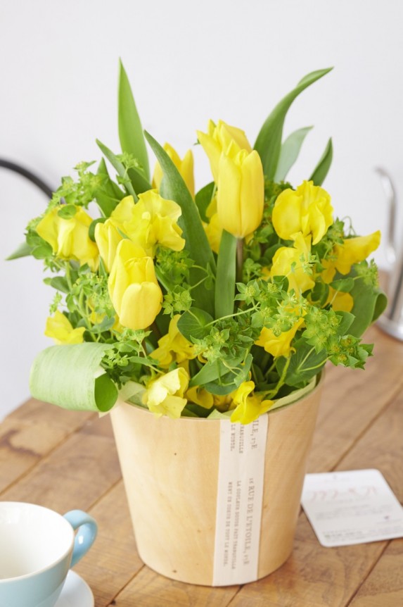 春にぴったしのチューリップとスイートピーを組み合わせたアレンジメントフラワーです。