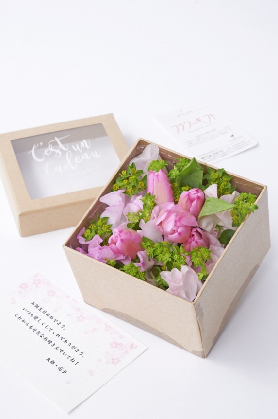 <p>無料でメッセージカードを付けることができます。お祝いの気持ちをカタチにして届けることが可能です。</p>