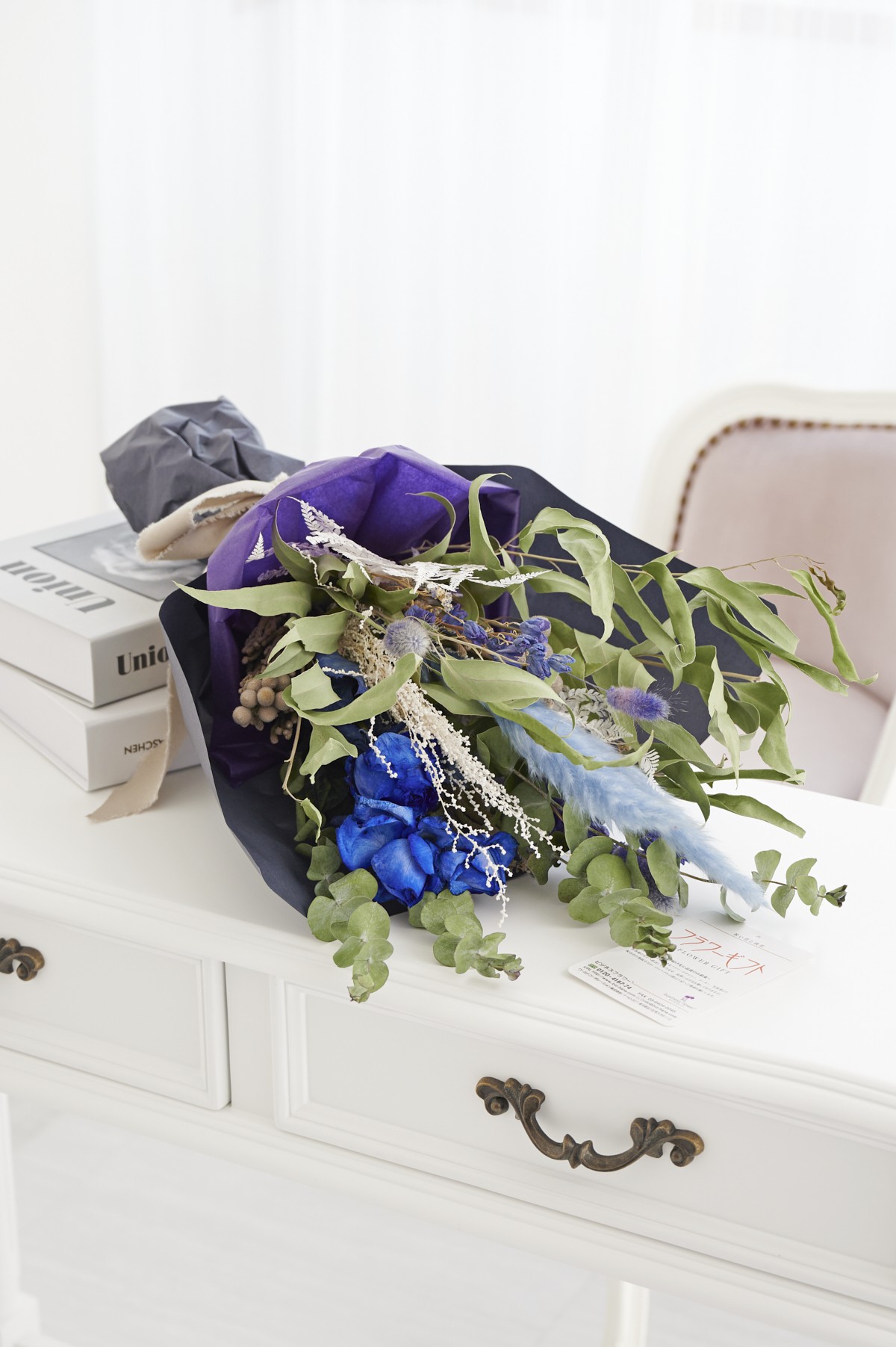 全てデザイナーによるハンドメイドのスワッグ・花束タイプのドライフラワーです。