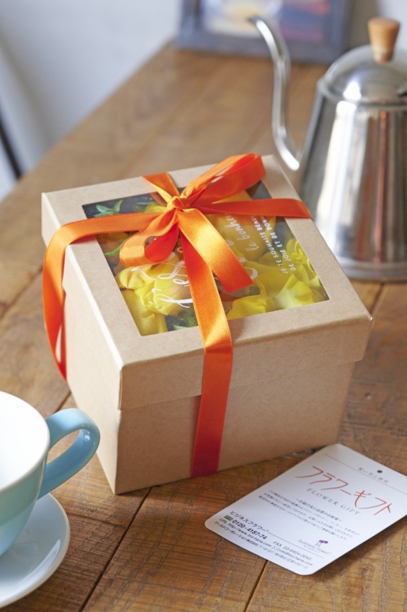 春にぴったしのチューリップとスイートピーを組み合わせたアレンジメントフラワーです。