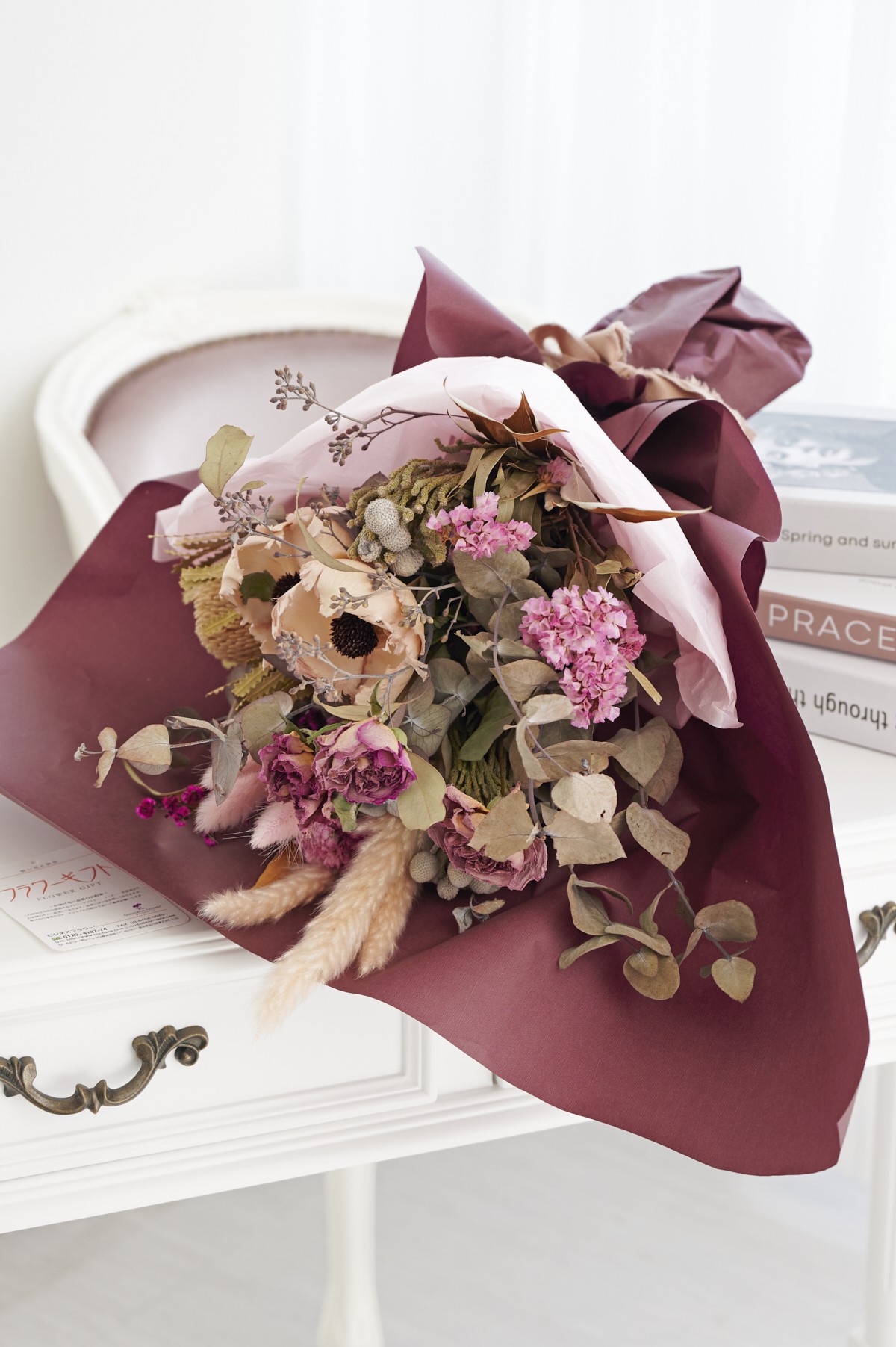 全てデザイナーによるハンドメイドのスワッグ・花束タイプのドライフラワーです。