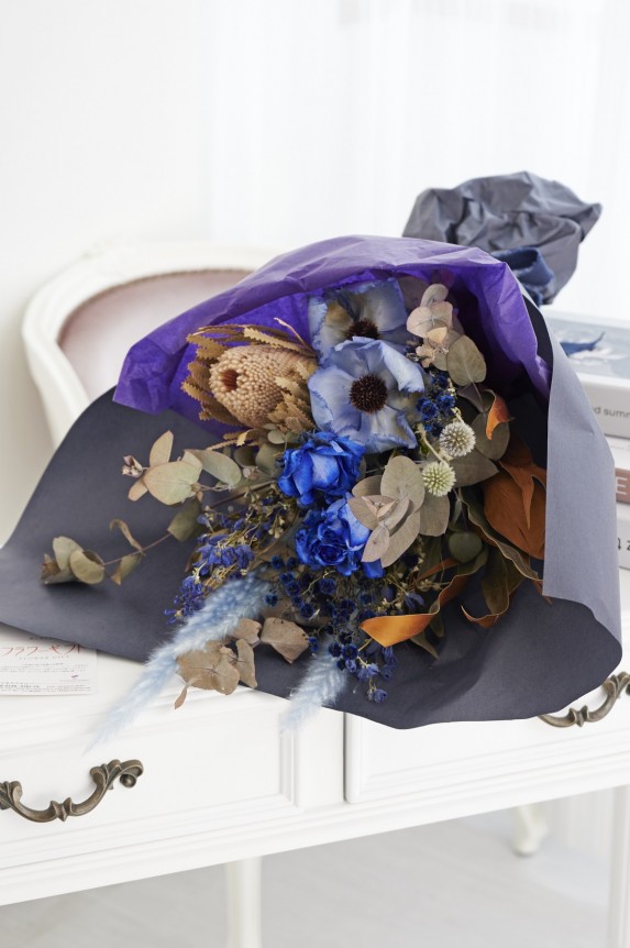 全てデザイナーによるハンドメイドのスワッグ・花束タイプのドライフラワーです。