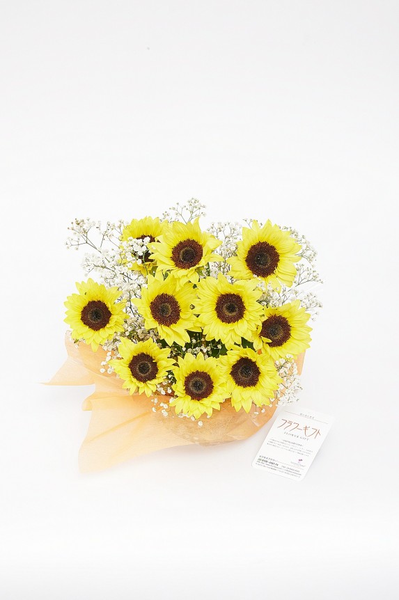 <p>夏を象徴する向日葵のアレンジメントフラワーは、この時期にしか販売していない季節限定フラワーギフトです。</p>