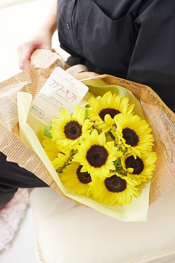 夏らしい、夏にぴったり、夏のフラワーギフトにお薦めのひまわりの花束・ブーケです。