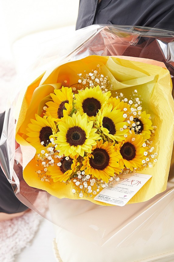 夏らしい、夏にぴったり、夏のフラワーギフトにお薦めのひまわりの花束・ブーケです。