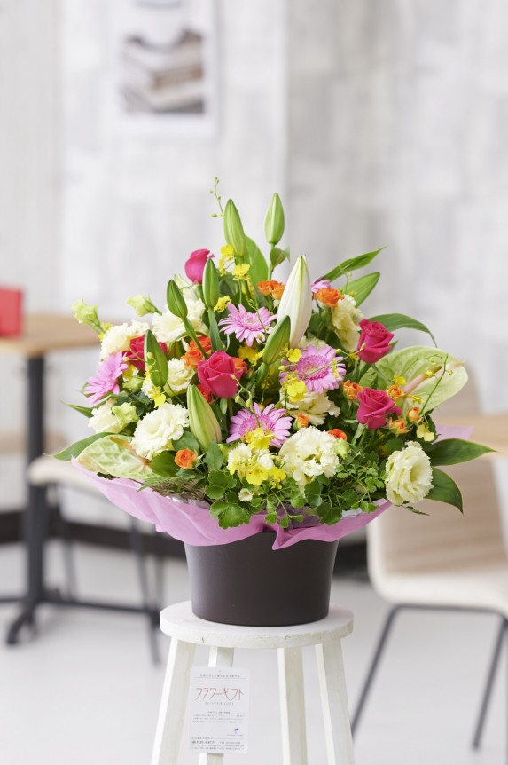 完全おまかせのアレンジメントフラワーです。内容に関する指定、希望は一切承ることができません。