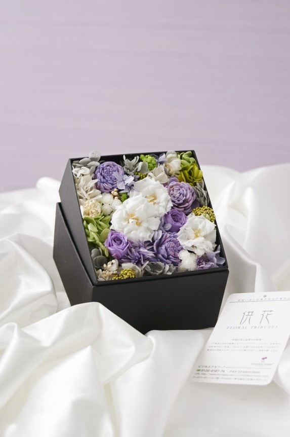 法事、法要の仏壇へのお供え花としてデザイナーズハンドメイドの供花プリザーブドフラワーがお薦めです。