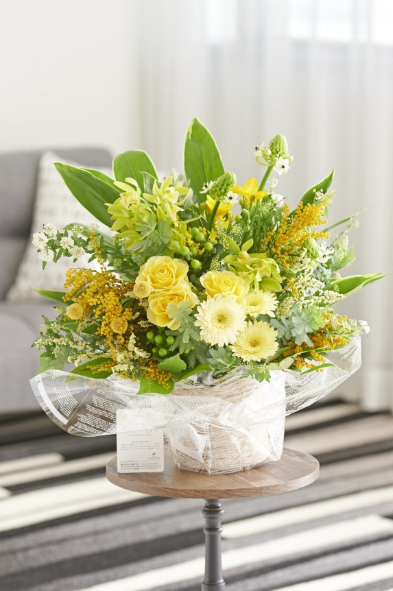 自宅、店舗（ショップ）、オフィス、イベント会場など、様々な場所にマッチするデザインのフラワーギフト商品は、贈り物やプレゼントにお薦めです。