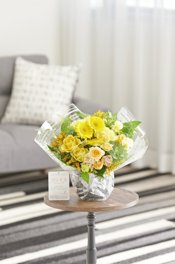 自宅、店舗（ショップ）、オフィス、イベント会場など、様々な場所にマッチするデザインのフラワーギフト商品は、贈り物やプレゼントにお薦めです。