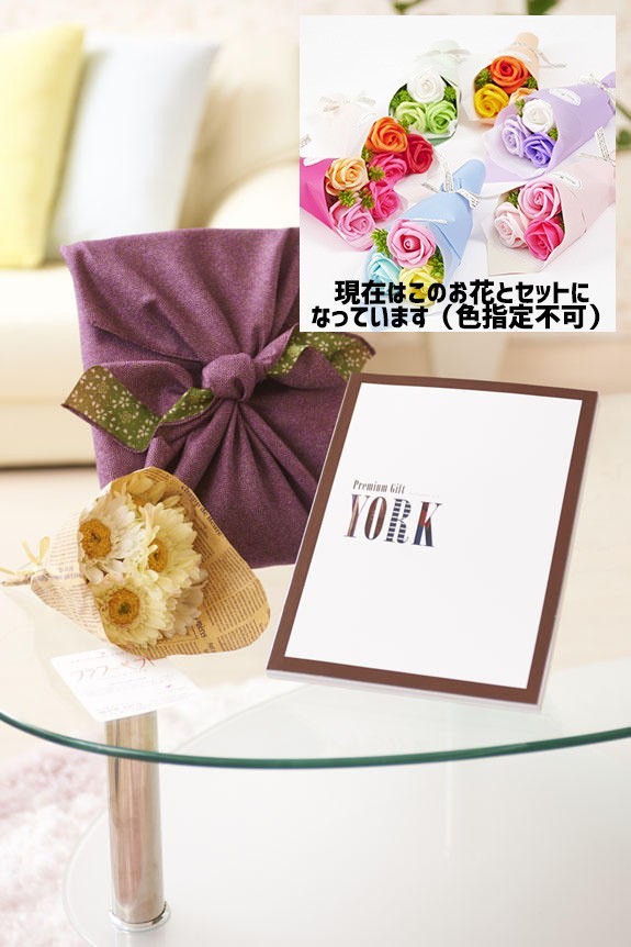 可愛らしいシャボンフラワーの花束とカタログ・風呂敷がセットになりました！