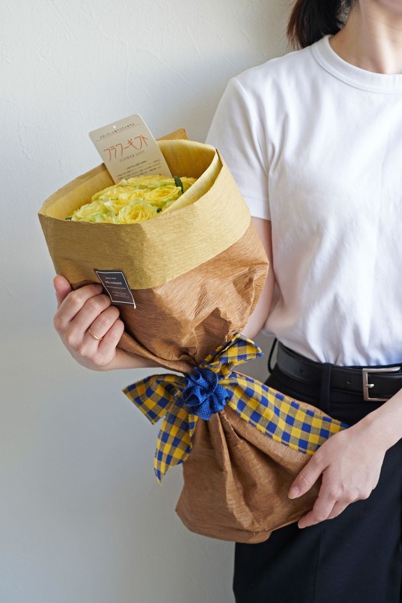 皇室献上実績のある生産農家からお届けする新鮮なバラのギフト向け花束・ブーケです。