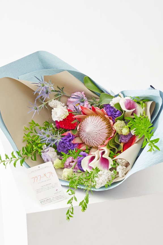 <p>存在感抜群のワイルドフラワー・キングプロテア1輪の花束・ブーケを宅配便で全国配送</p>