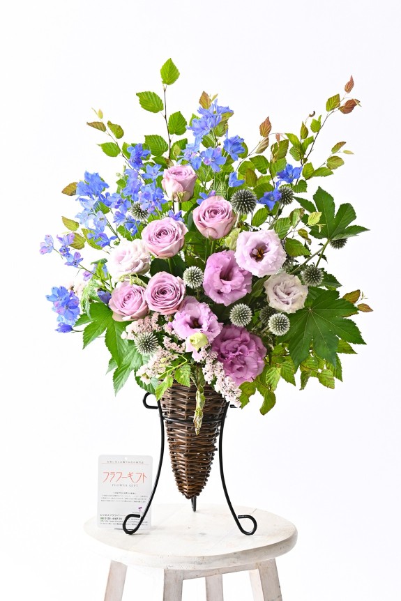 <p>誕生日、結婚、長寿、退職など、様々なお祝いのプレゼント、贈り物のフラワーギフトに最適の一品です。</p>