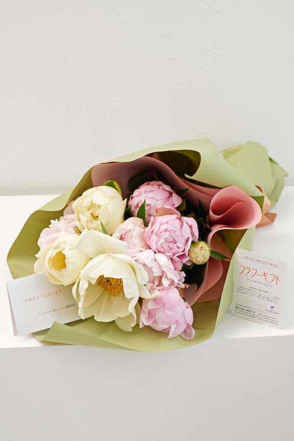 <p>メッセージカードを1枚無料でお付けすることができます。</p>