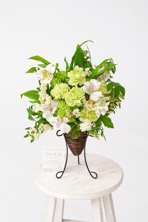 <p>誕生日、結婚、長寿、退職など、様々なお祝いのプレゼント、贈り物のフラワーギフトに最適の一品です。</p>