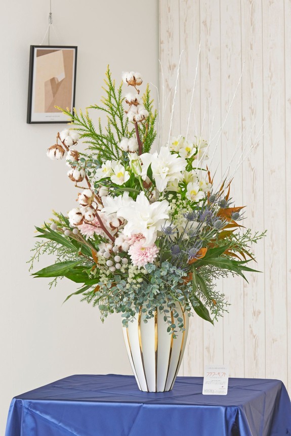 入社式や式典の壇上装飾花におすすめのつぼ花