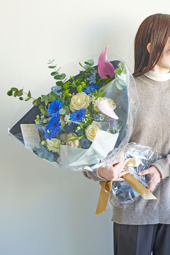 花瓶不要！花束を渡すまでに時間がかかる場合も安心、保水ポットつきブーケ