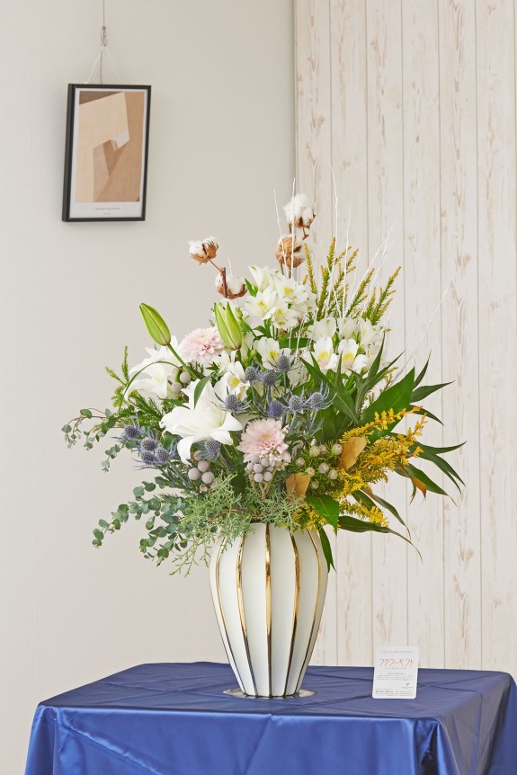 入社式や式典の壇上装飾花におすすめのつぼ花