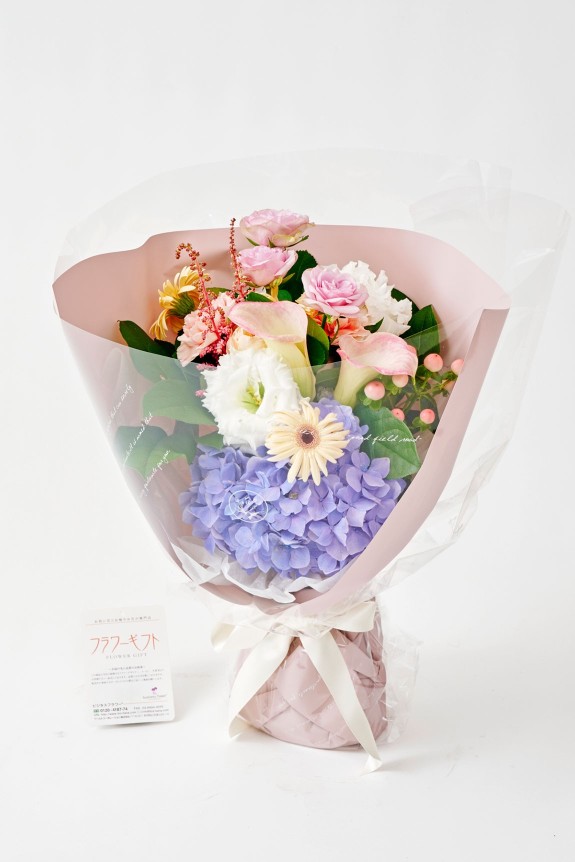 届いてすぐ飾れる！お届け先に手間をかけない花瓶いらずの自立式花束（ブーケ）