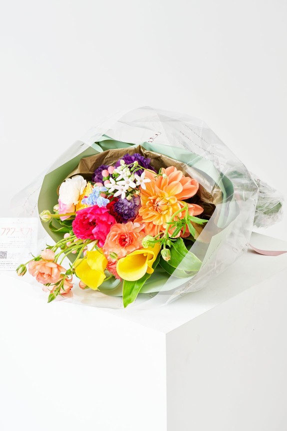 <p>2月から3月までの春の季節限定のブーケですので、卒業祝いやお世話になった講師や先生へ御礼で花束を贈る際にもおすすめです。</p>