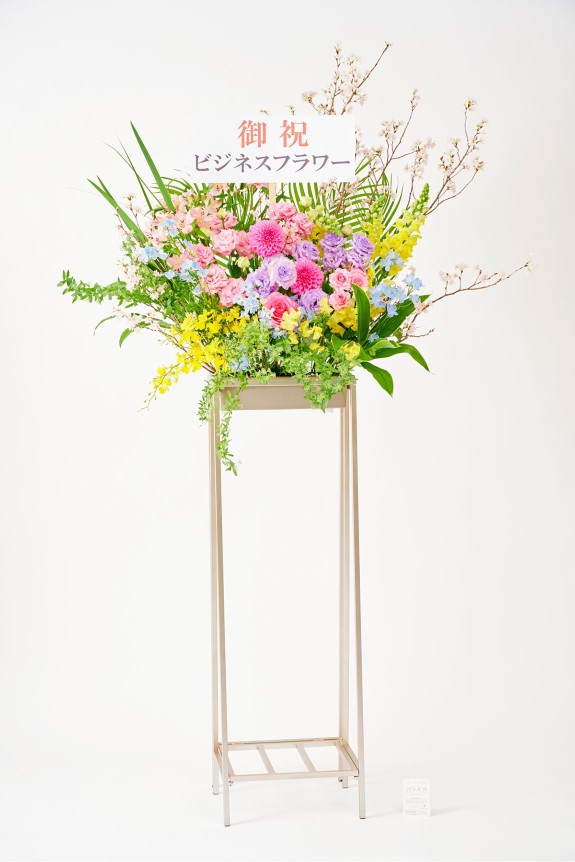 <p>手持ちでお届けの上、お店や会場への設置からスタンド回収まで全て無料で対応いたします。</p>