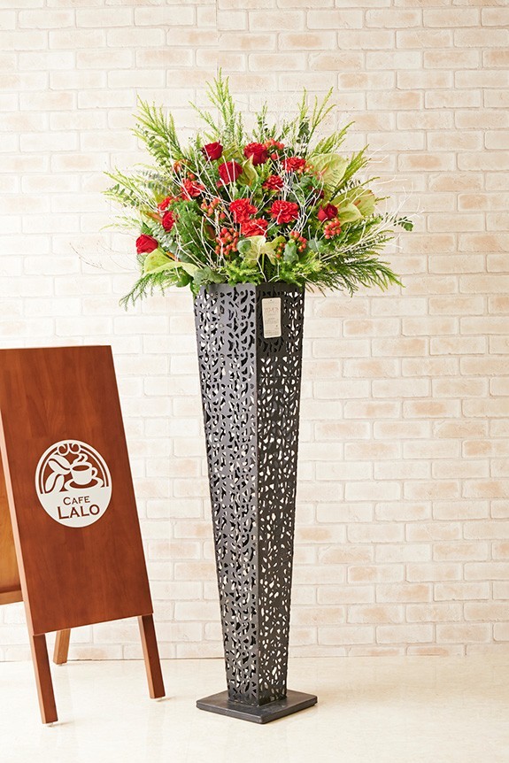 <p>開店祝い、開業祝い、開院祝い、移転祝い、誕生日祝い、結婚祝い、公演祝い、開演祝いなど、様々なシーンのお祝い事のプレゼント、贈り物などのフラワーギフトとしてお薦めのお洒落な一品です。</p>