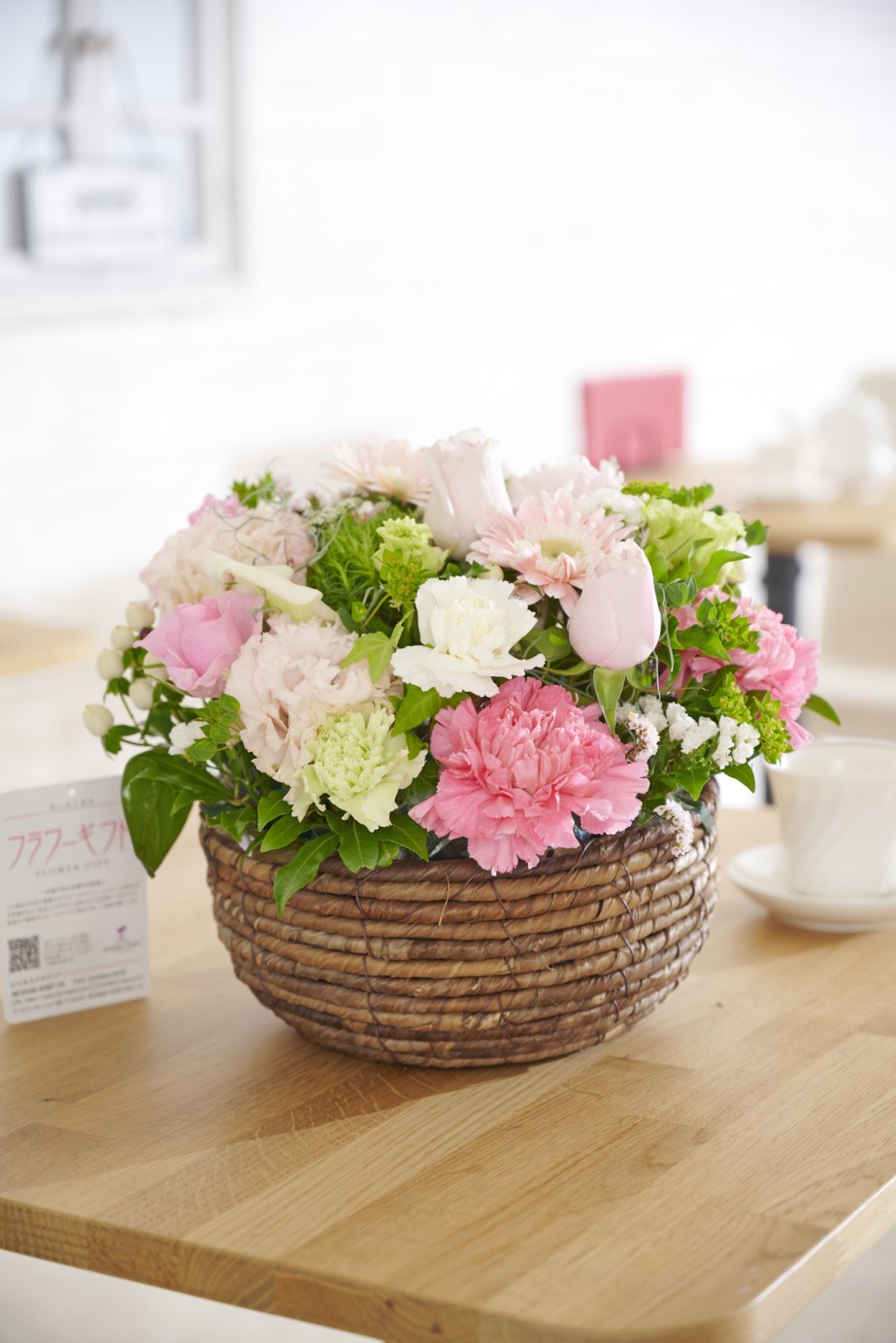 <p>和風にも洋風にもに適したデザインだから、あらゆるお祝いに適しています。</p>