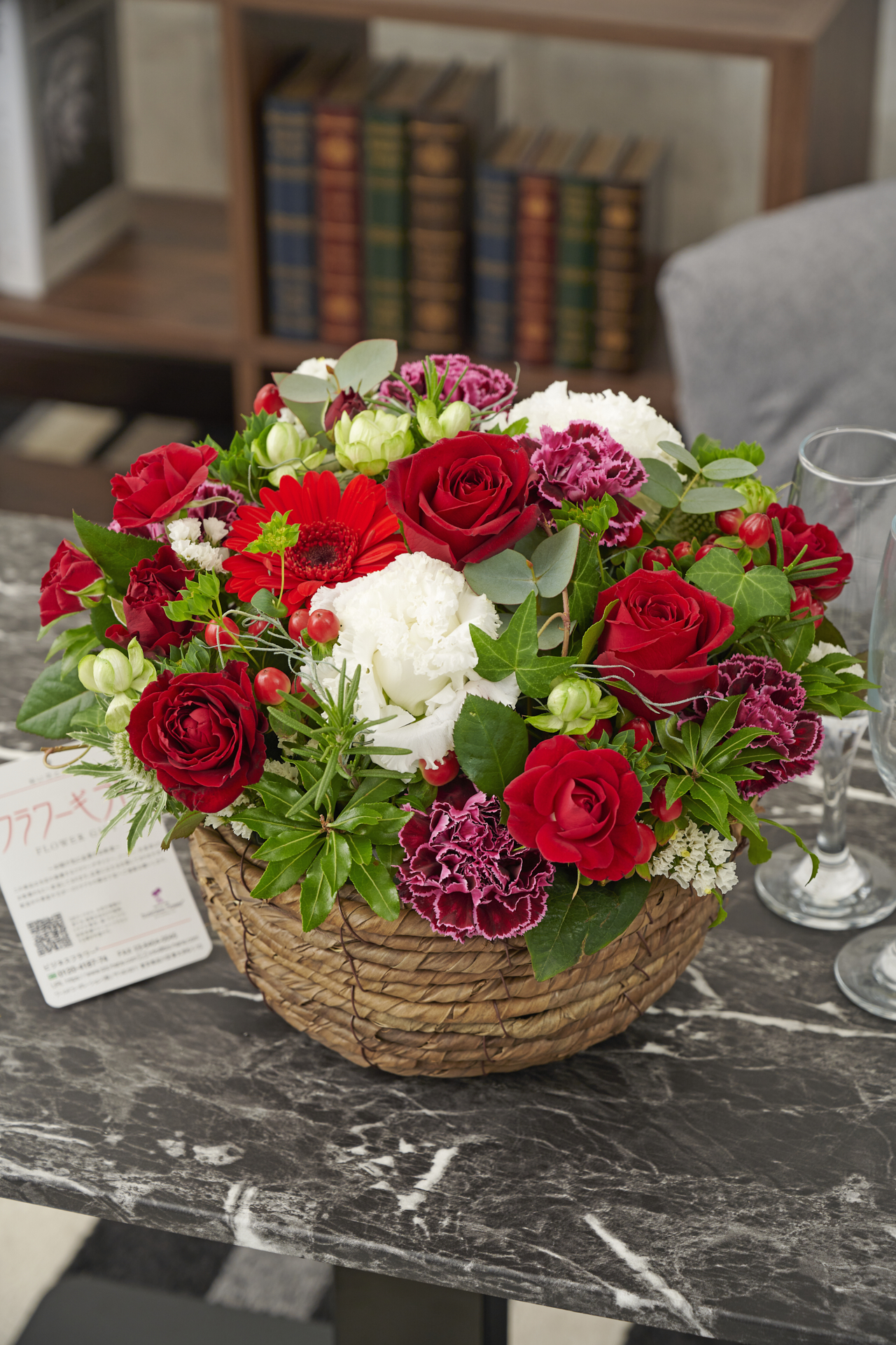 <p>和風にも洋風にもに適したデザインだから、あらゆるお祝いに適しています。</p>