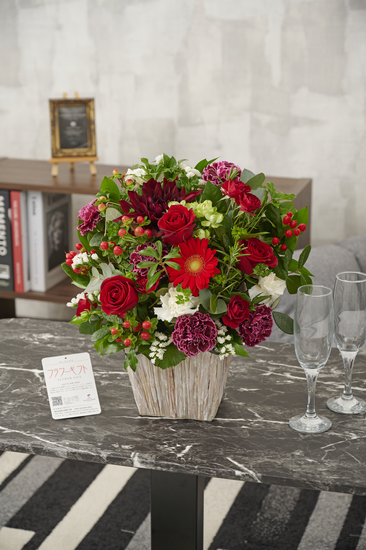 アレンジメントフラワーMサイズ Vivid Red（赤系）｜祝い花と供花の