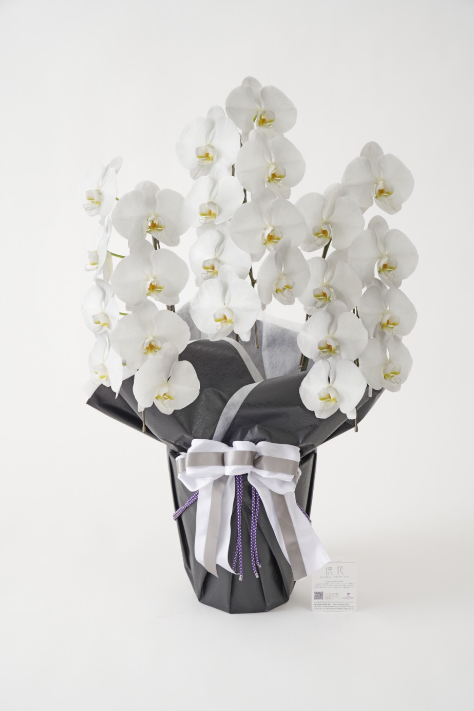 <p>後飾り用の生花・ご霊前のお供え花はもちろん、49日、1周忌、3回忌の法要、お盆など故人を偲ぶお供えとしてご利用ください。</p>